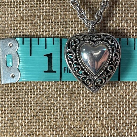 Vintage sterling silver filigree heart on sterling silver chain - Picture 7 of 12